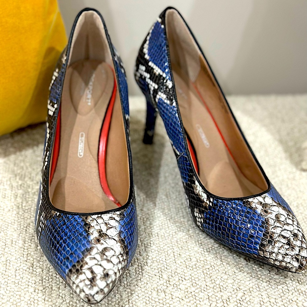 Blue Snakeskin Heels💕